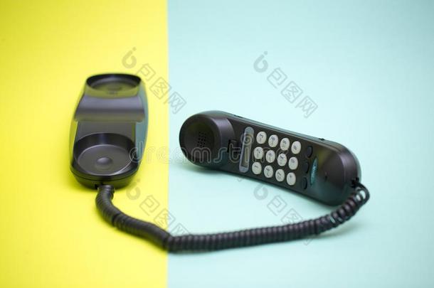 电话听筒和固定的电话和声调拨号音.