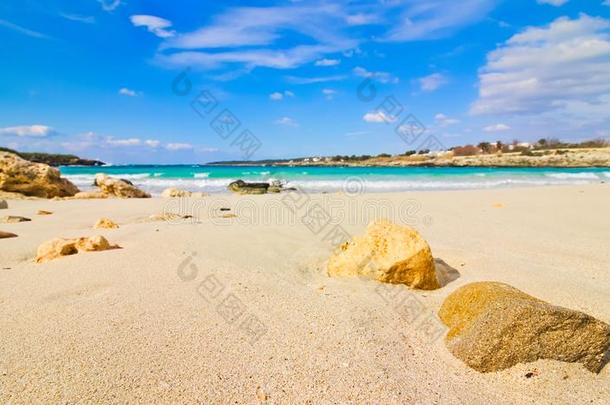 海滩和蓝色海采用萨伦托