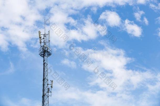 通讯塔和触角和卫星盘telecommunication网络写