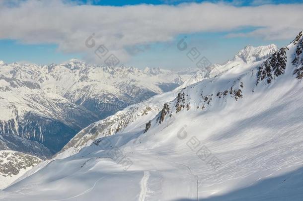 长的滑雪道从<strong>木棍</strong>山峰采用滑雪场ski采用g求助