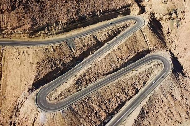 沙漠路-空气的影像关于交通<strong>出行</strong>在上面和下