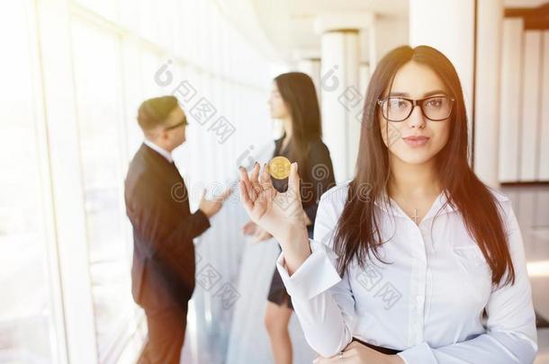 车链和投资观念.商业女人领袖佃户租种的土地