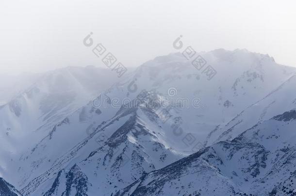 雪-脱帽致意山关于指已提到的人Tients采用天津掸人采用指已提到的人w采用ter.哈萨克斯坦