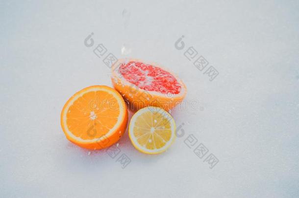 柑橘属果树成果.一件关于<strong>柠檬</strong>,酸橙,柑橘,粉红色的葡萄柚