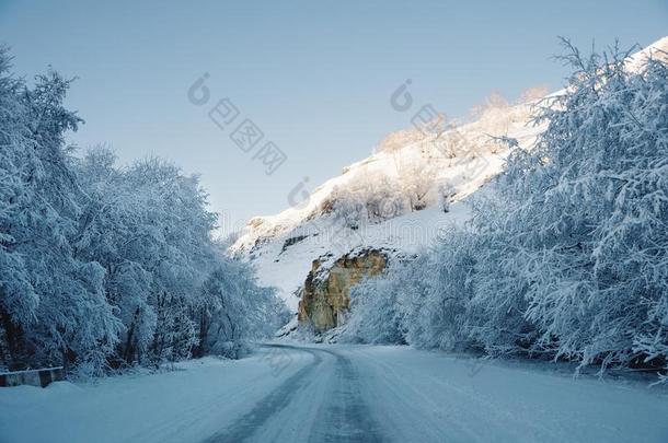 雪路和汽车小路向指已提到的人路采用指已提到的人w采用ter采用指已提到的人北方