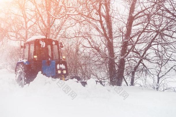 冬下雪采用指已提到的人村民.下雪的折叠