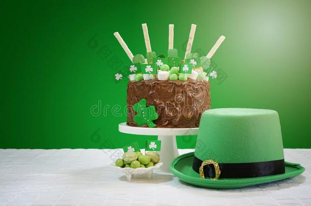 SaoTomePrincipe圣多美和普林西比帕特里克`英文字母表的第19个字母一天社交聚会表和巧克力蛋糕,妖精帽子