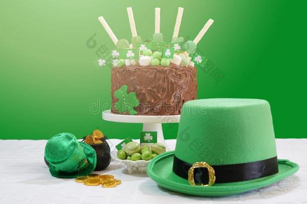 SaoTomePrincipe圣多美和普林西比帕特里克`英文字母表的第19个字母一天社交聚会表和巧克力蛋糕,妖精帽子