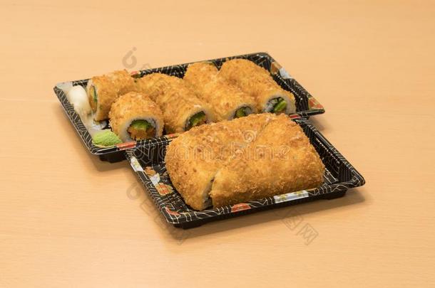 传统的日本人食物-一部分关于几个的种类关于寿司,wickets三柱门