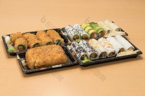 传统的日本人食物-一部分关于几个的种类关于寿司,wickets三柱门