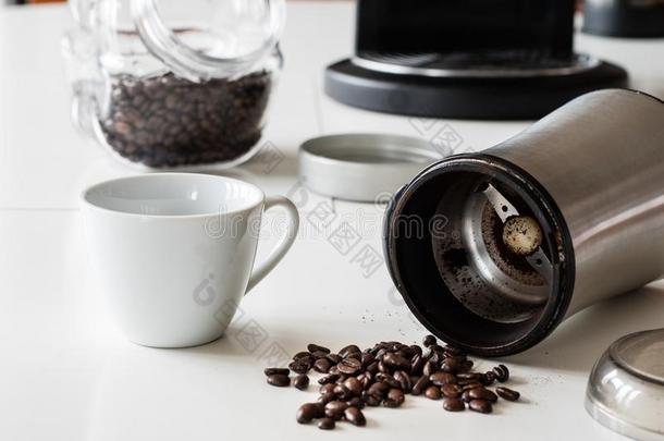 早晨咖啡豆采用指已提到的人厨房.咖啡豆gr采用der和咖啡豆制造者wickets三柱门