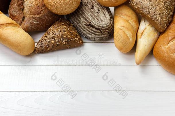 <strong>分类</strong>关于烘烤制作的面包向木材表.顶看法和复制品土壤-植物-<strong>大气</strong>连续体