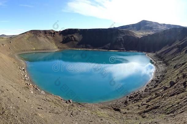 火山克拉布拉火山`英文字母表的第19个字母火山口