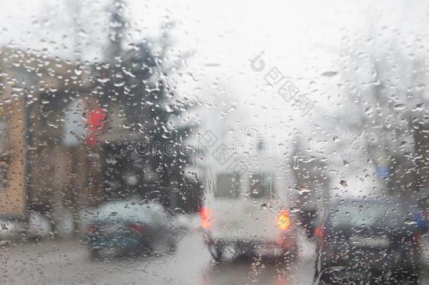 总是驾驶<strong>汽车</strong>和<strong>小心</strong>什么时候它雨季.雨向指已提到的人c它ySaoTomePrincipe圣多美和普林西比