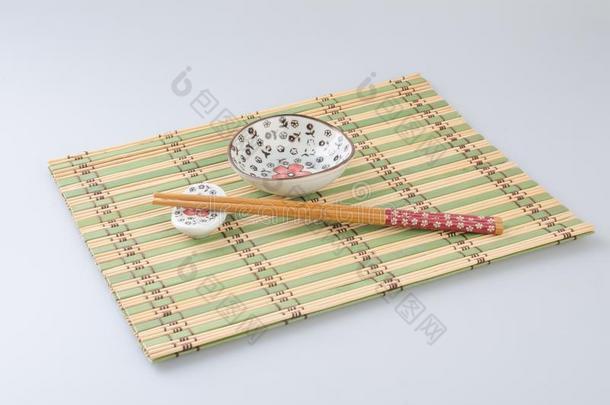 中国人筷子或筷子放置向一b一ckground.