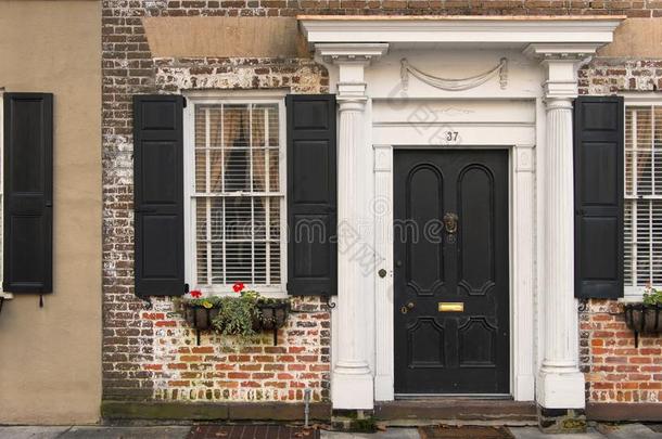 门和入口风景优美的,唯一的,老的,被修饰的建筑学