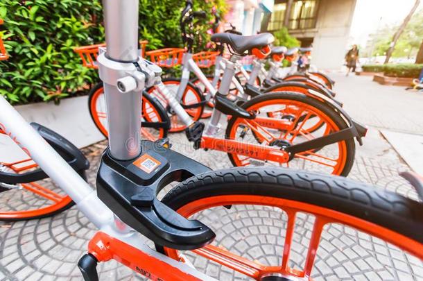 车自行车,公众的自行车停泊的采用公众的地区为巡回演出