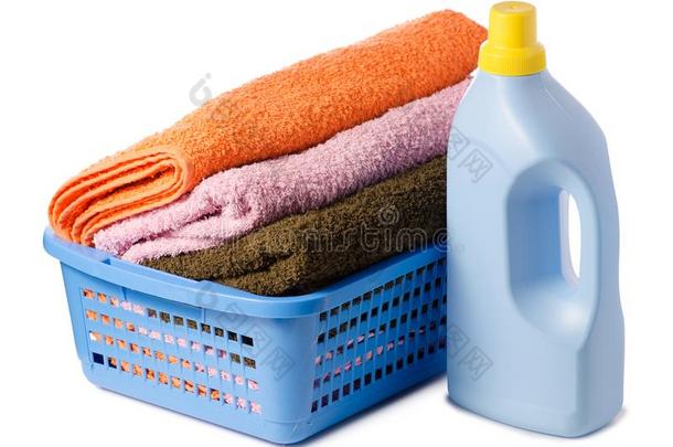 篮和洗衣店毛巾瓶子液体粉
