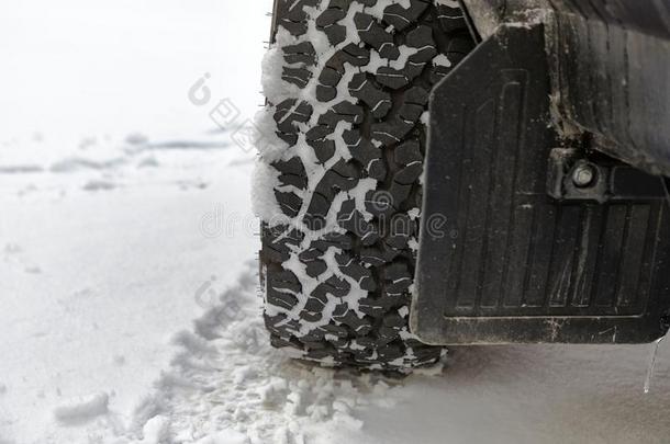 汽车轮胎采用雪