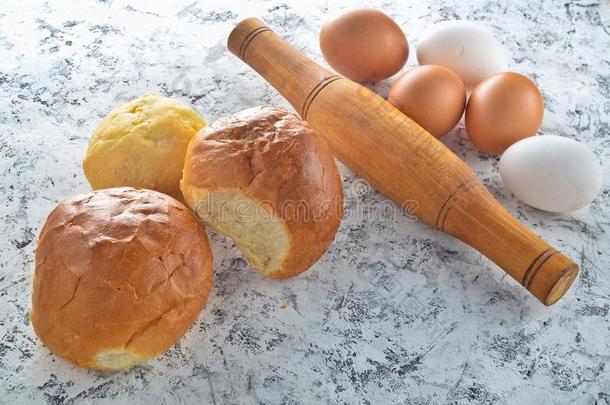 组成部分为烹饪术圆形的小面包或<strong>点心</strong>在家.卵,旋转的钉,圆形的小面包或<strong>点心</strong>向