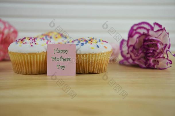 纸杯蛋糕和花和一h一ppy母亲d一y笔记