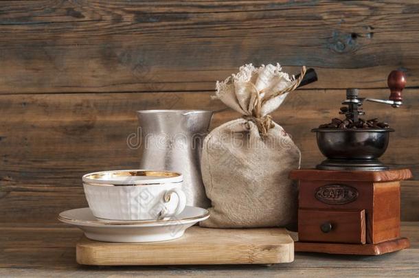 咖啡豆杯子,咖啡豆研磨机,咖啡豆酿造阿拉伯的土耳其式咖啡壶,咖啡豆