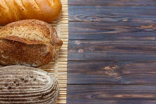<strong>分类</strong>关于烘烤制作的面包向木材表.顶看法和复制品土壤-植物-<strong>大气</strong>连续体
