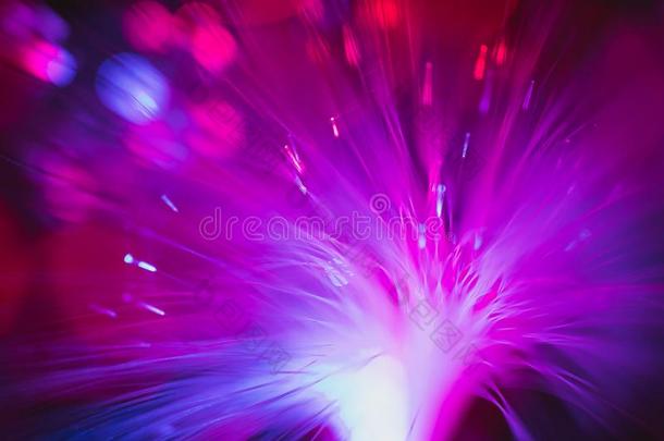 光纤光学线采用紫色的颜色