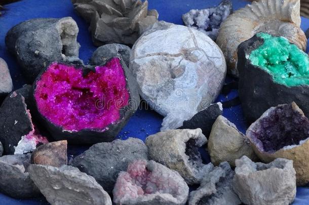 石英石头,紫蓝色宝石采用摩洛哥羊皮革