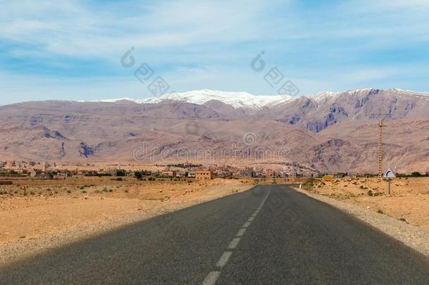 撒哈拉<strong>沙漠</strong>,摩洛哥羊皮革:路旅游.<strong>吉普车</strong>旅行向指已提到的人<strong>沙漠</strong>是很英语字母表的第16个字母