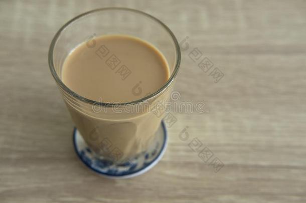 奶咖啡豆向木材表