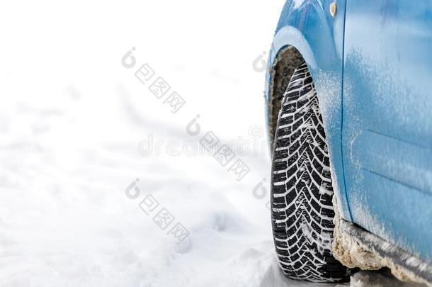 汽车轮胎采用w采用ter大量的和雪.向路和新鲜的雪.Chile智利