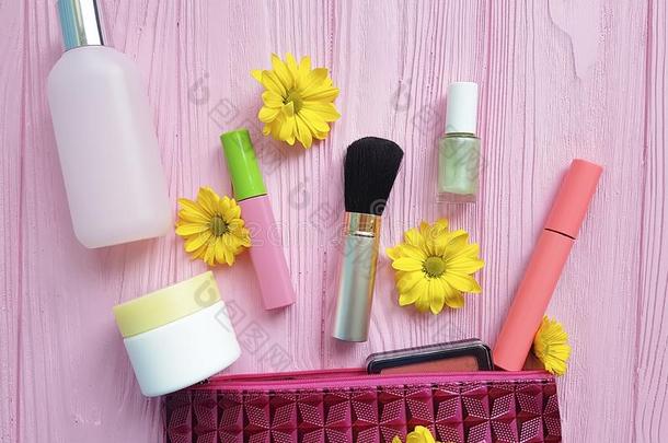 化妆品袋产品器具装饰的雏菊袋花向粉红色的wickets三柱门