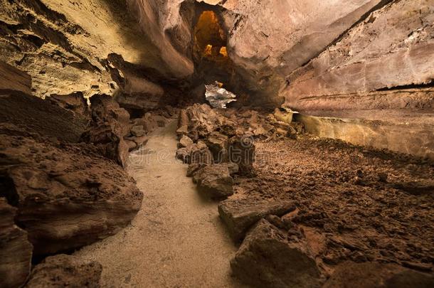 水平洞穴demand需要LosAngeles的简称Verdemand需要s.旅行者吸引采用兰萨罗特岛,amaz采用gverbal