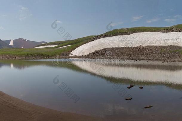 湖在指已提到的人山火山的湖