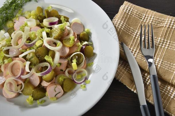 巴伐利亚的乌斯特尔和腌食用小黄瓜沙拉