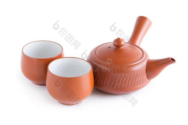 日本人茶水放置.陶器的茶水pot和一s茶水ming杯子Isol一ted向