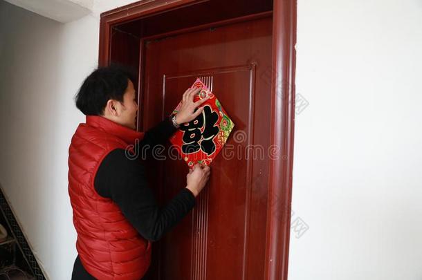 中国人男人邮件春季祝福,春季节日相连并押韵的两行诗和