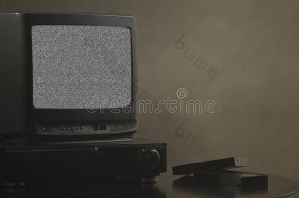 television电视机和噪音.television电视机试验卡片.制动火箭五金器具1980.小过失艺术对有把握