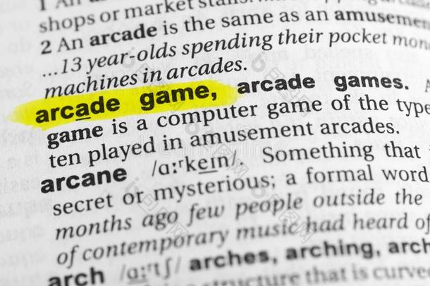 突出的英语单词`商场游戏`和它的定义采用指已提到的人