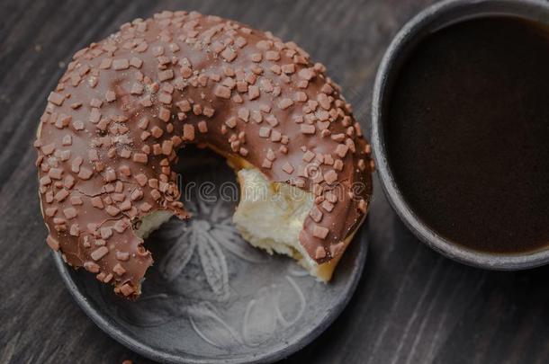 巧克力油炸圈饼,传统的擦光油炸圈饼,一油炸圈饼为一n老的recitation复述