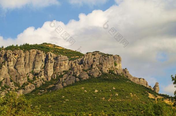 场面富丽的悬崖在曼代奥拉,希腊