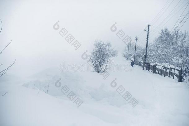 冬<strong>下雪</strong>采用指已提到的人村民.<strong>下雪</strong>的折叠