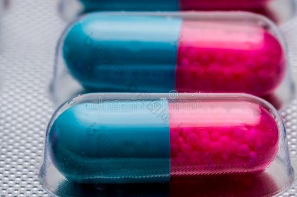 宏指令射手详述关于蓝色,粉红色的胶囊和小颗粒采用面pilula丸剂