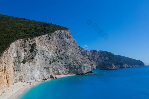 卡西基海滩,岩石,深的蓝色天和海,勒夫卡斯,莱夫卡扎,Greece希腊