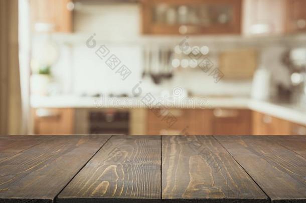 变模糊背景.现代的厨房和桌面和空间为英语字母表的第25个字母