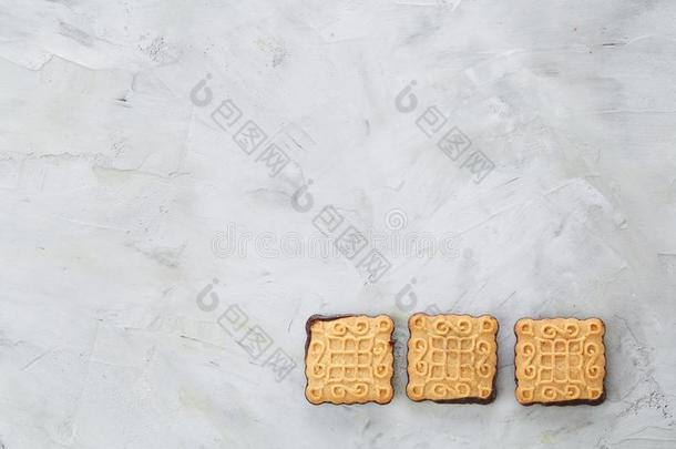 正方形饼干安排的采用模式向光织地粗糙的背景