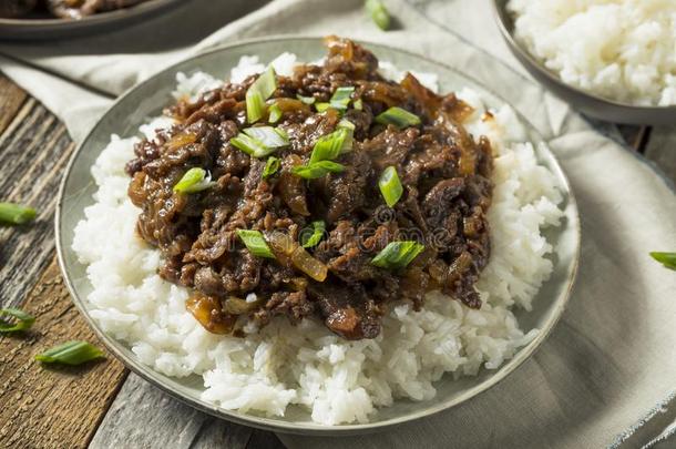 自家制的烤架朝鲜人牛肉韩式烤肉