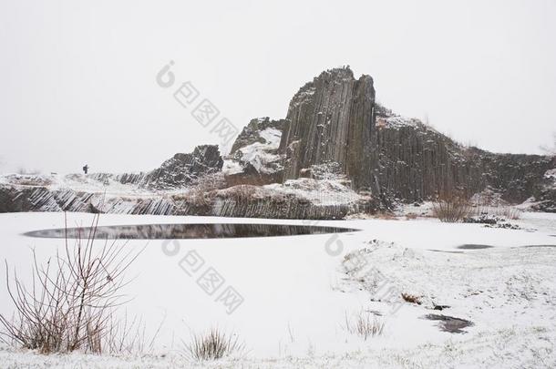 冬玄武岩形成潘斯卡斯卡拉,关多石的梦想采用英语字母表的第3个字母