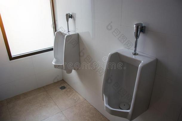 小便池为人采用指已提到的人洗手间.